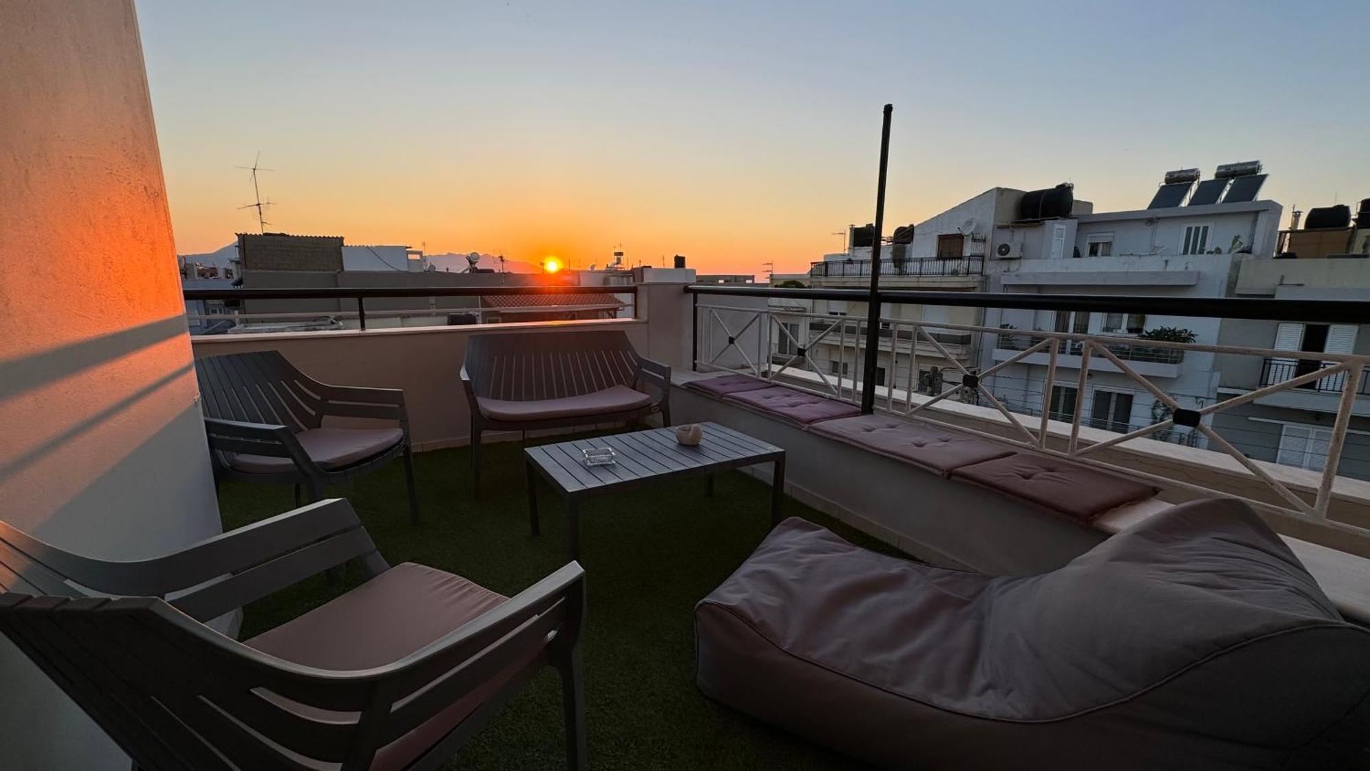 Sunny Apartment For Couples & Friends In Centre Heraclión Exterior foto